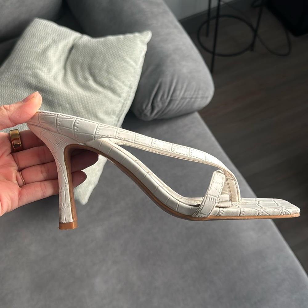Size 7 white heels